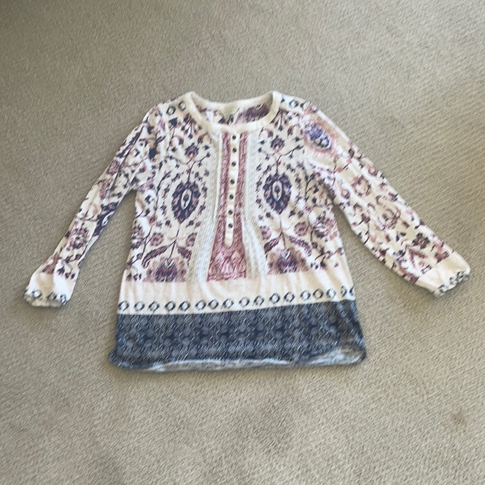 Really pretty 3/4 length sleeve shirt